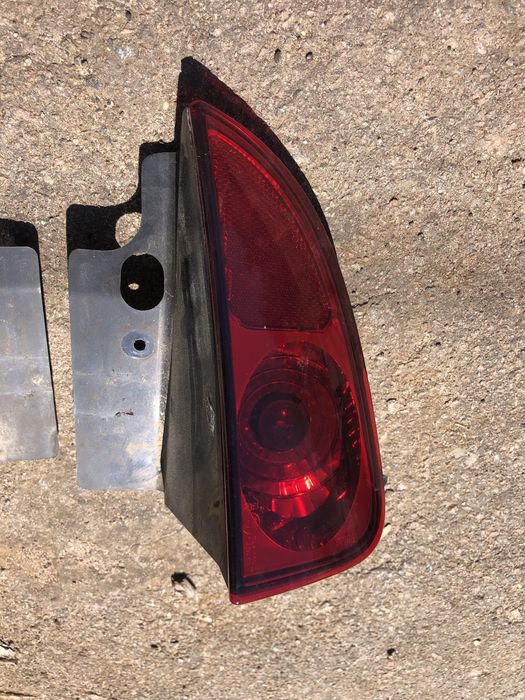 Противотуманка задняя левая правая 8200027155 Renault Espace 4