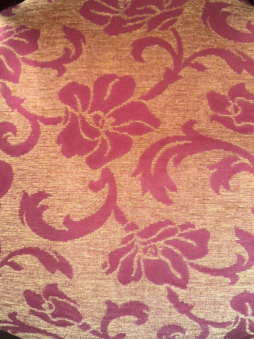 2 cadeiras classicas estofadas em tecido floral