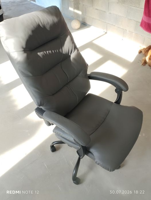 Vendo cadeira de escritório / direção Conforama MILO (Ref. 113594).