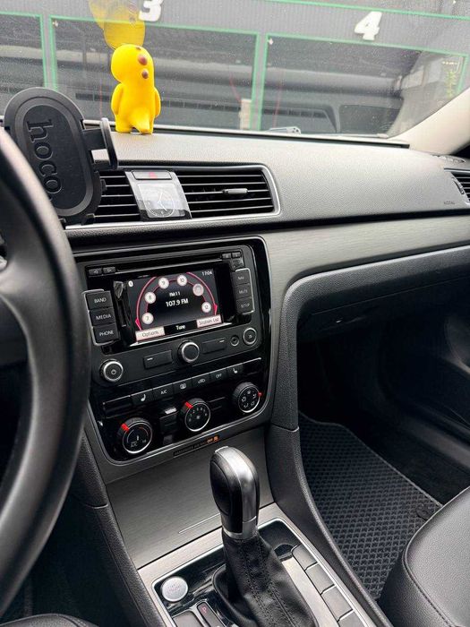 Продам Volkswagen Passat 2014 року SE