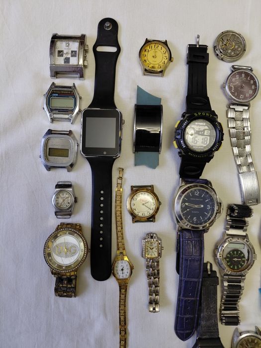 Годинники різні. Ціна за усі.