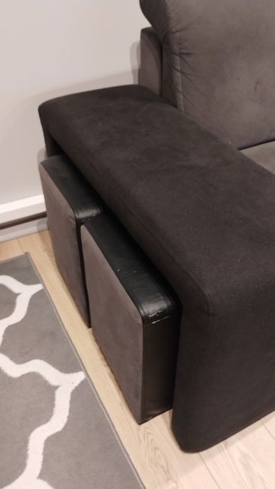 Oddam kanapę z dwiema pufami