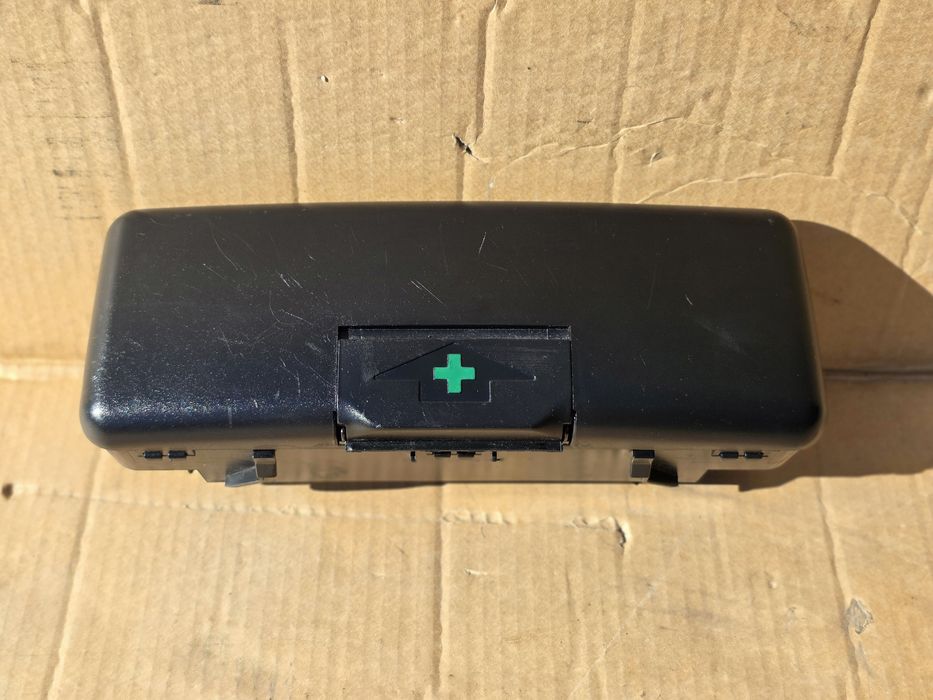 Apteczka BMW E39 Czarna oryginalna