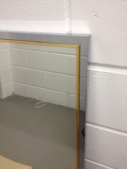 Espelho 90 x 70 com fina moldura em latão cromado