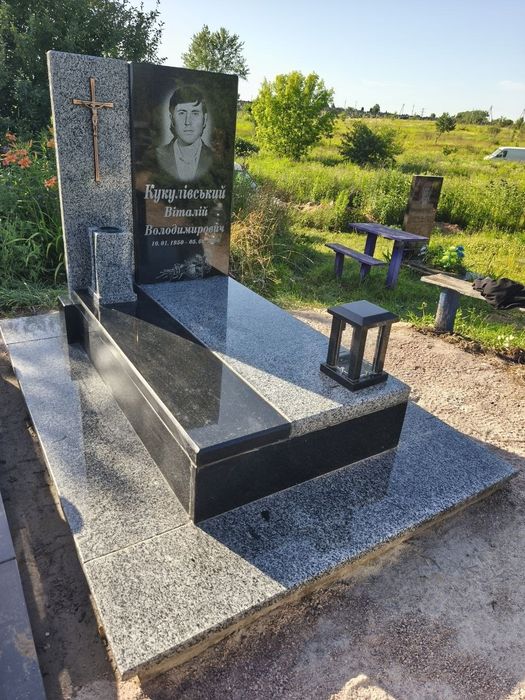 Памятники від Виробника