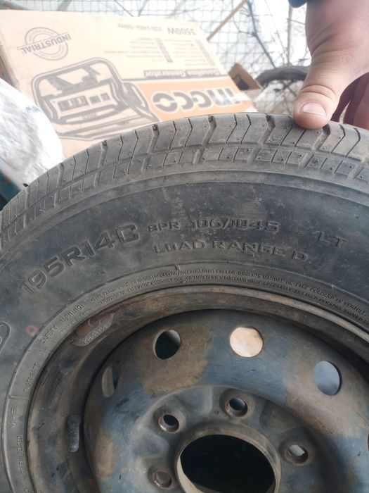 Продам комплект резины kia pregio 2.7