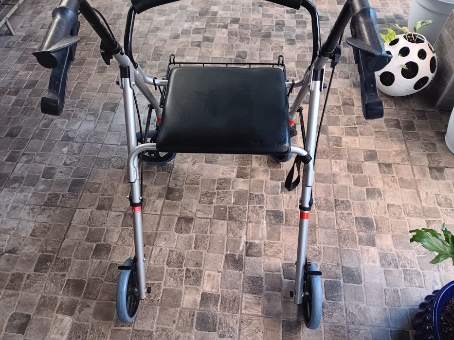 Andarilho pouco uso.