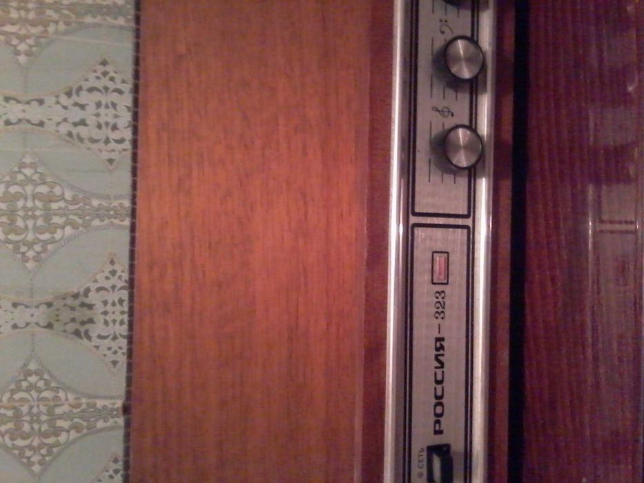 Продам Электрофон "Россия-323"(проигрыватель пластинок)