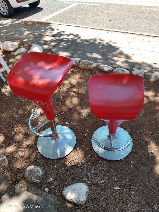 Bancos sobe e desce funcionais p/ cozinha, bar.