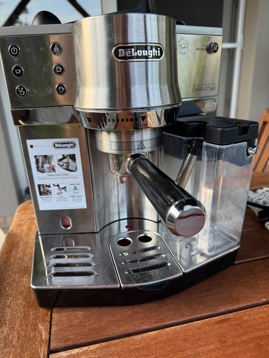 Kolbowy EKSPRES DeLonghi EC860.M z pojemnikiem na mleko