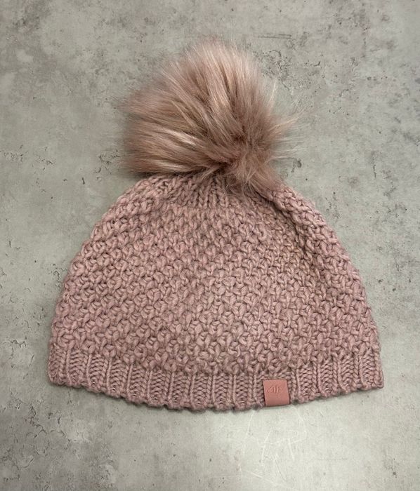 Czapka zimowa damska 4f różowa z pomponem
