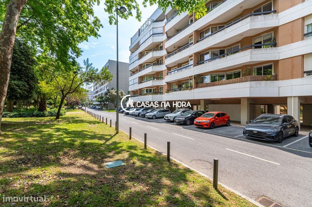 Apartamento T2 para renovação com vista mar  Alto da Barra, Oeiras