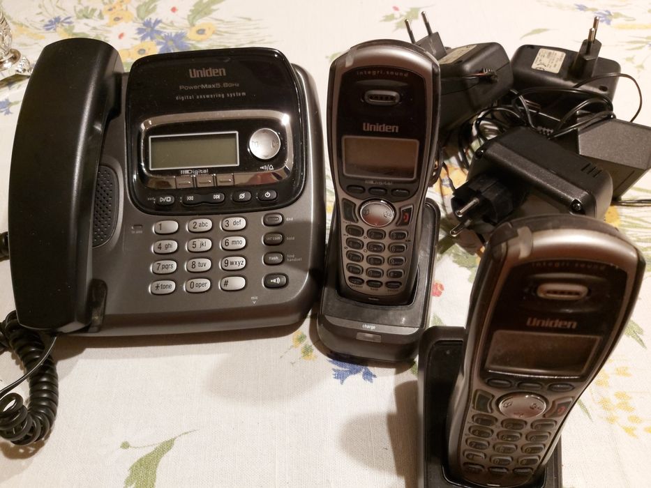 Telefon  stacjonarny unident TRU 9488 na kablu i bezprzewodowy