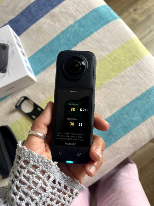 insta 360 x4 + official invisible dive case + vários accessórios