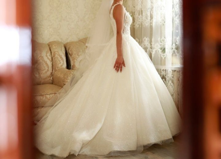 Продам весільну сукню