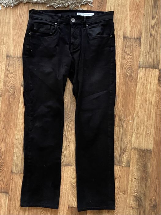 Czarne sztruksowe spodnie slim fit