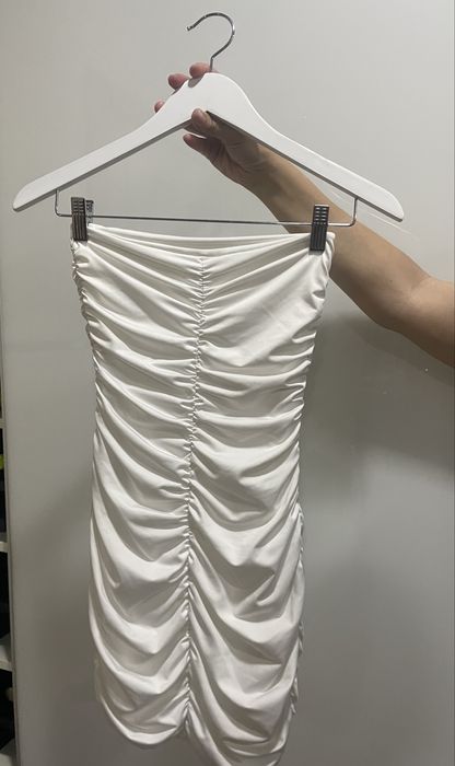 Vestido branco justo