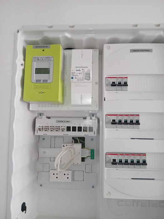 Eletricidade nova e renovacao trabalhow de pladur juntas e pintura