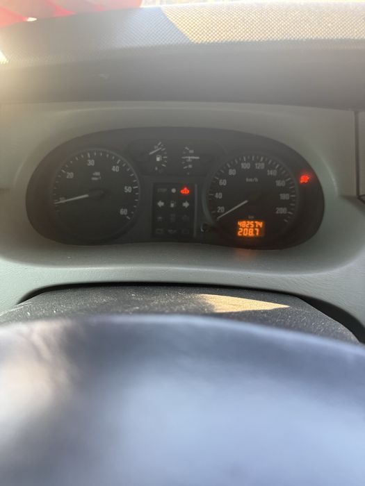 Опель Віваро 2002 рік