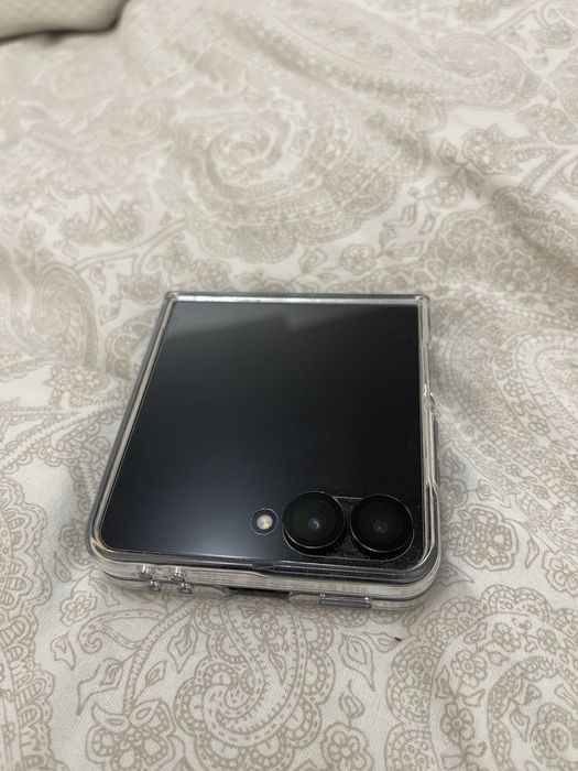 Samsung Z Flip 7 256GB + Galaxy Buds Fe