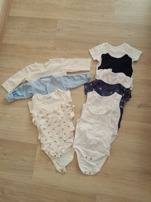 Подарую безкоштовно дитячий одяг для новонароджених