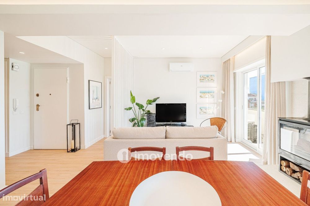 Apartamento T3 totalmente remodelado e mobilado, na Costa da Caparica