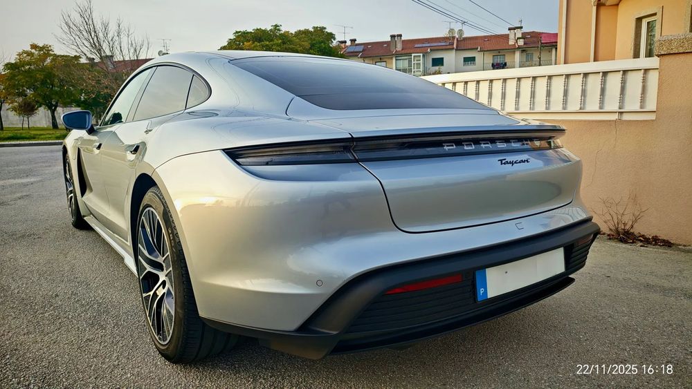 Porsche Taycan Standard