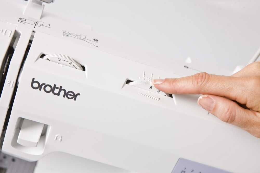 máquina de costura Brother XQ3700