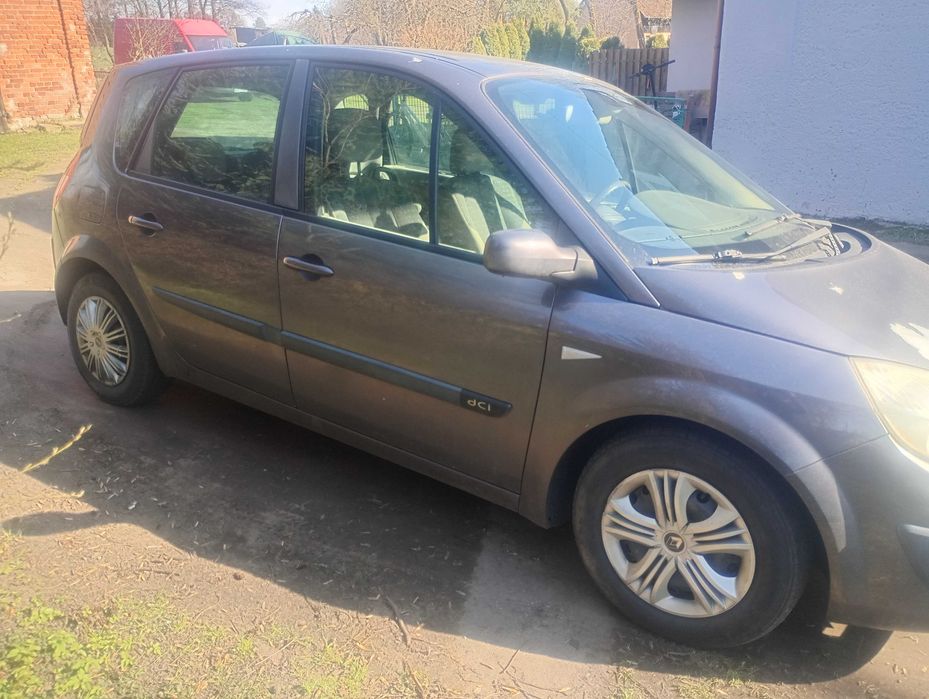 Syndyk sprzeda samochód osobowy marki Renault Scenic, rok prod. 2004