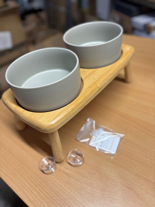 miski dla psa ceramiczne z podstawką drewnianą beżowo szary