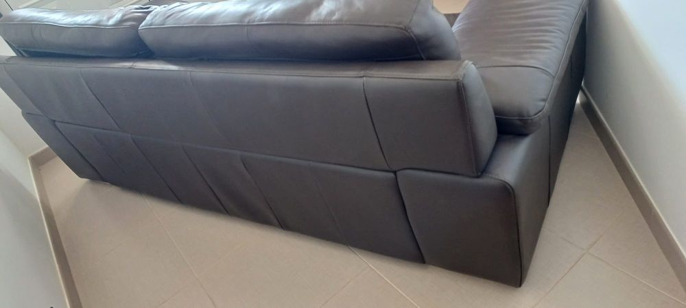 Vendo sofá de 3 Lugares em pele castanha genuína da sofatinni.