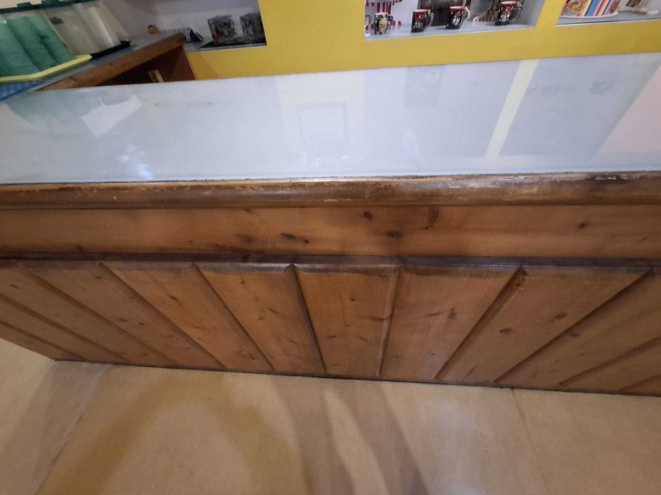 Balcão madeira c/ tampo vidro fosco