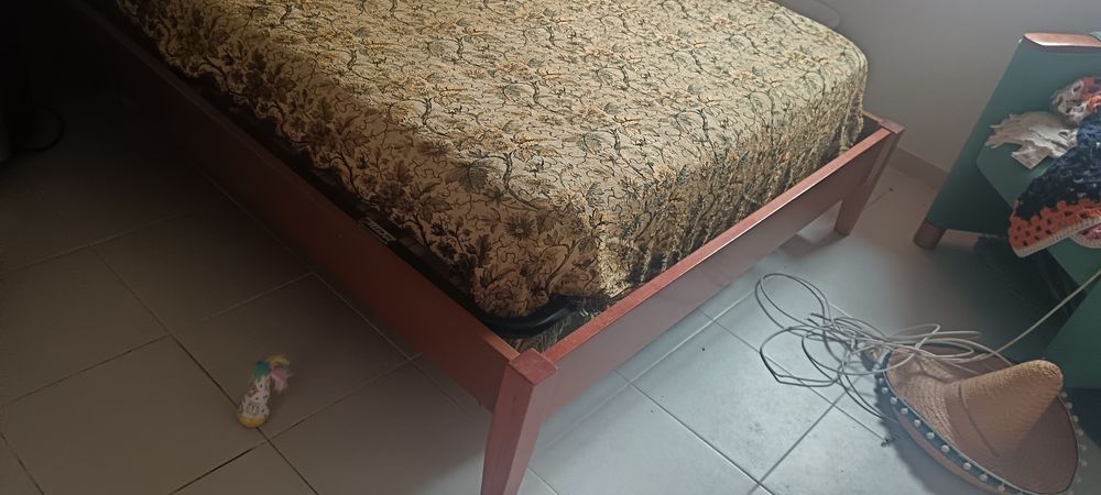 Cama casal madeira maciça com estrado mindol
