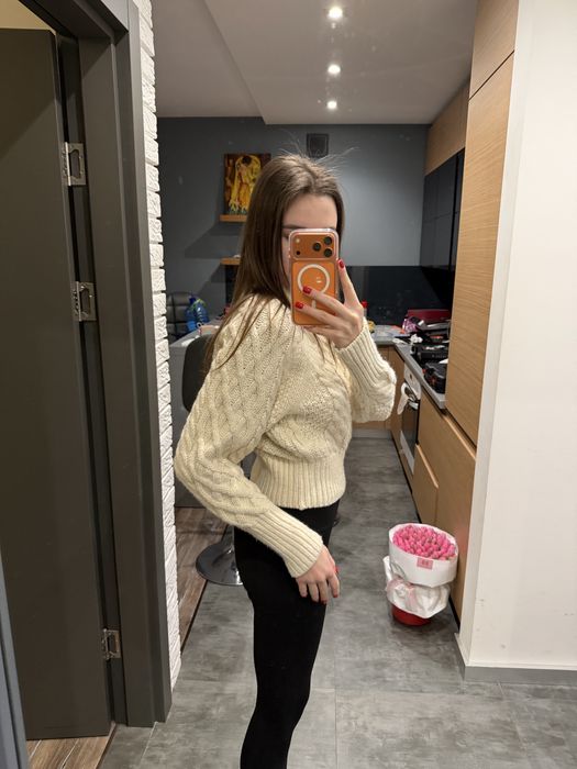 Вязаний теплий укорочений светр  H&M