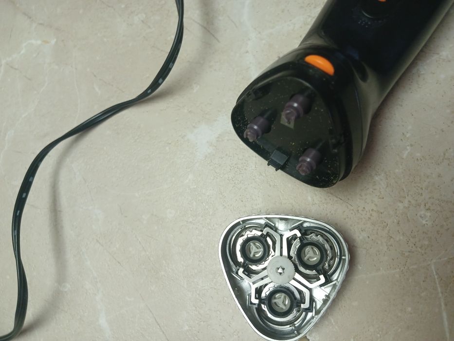 Продам аккумуляторную бритву vitek