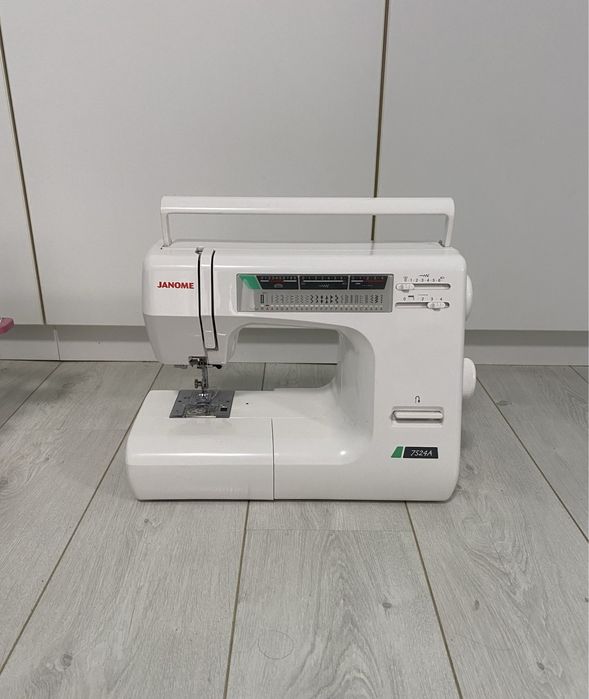 Швейна машинка в ідеальному стані Janome 7524 A