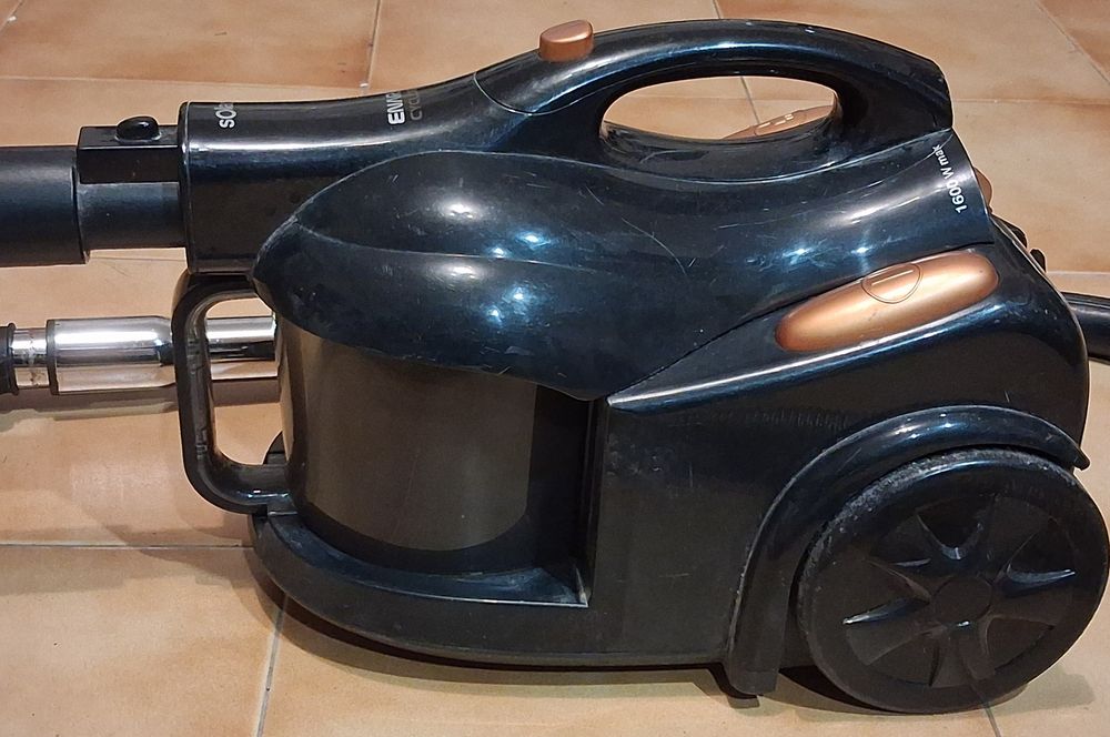 Aspirador sem saco de 1600 Watts