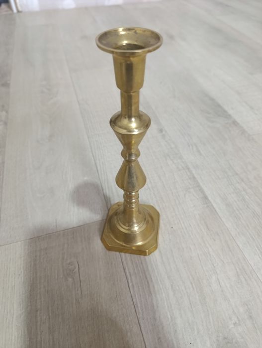 Підсвічники різноманітні