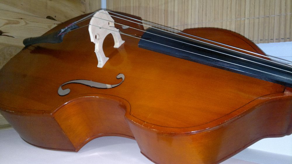 Kontrabas Moskiewski4/4 drewniany z Filharmonii Lwowskiej.