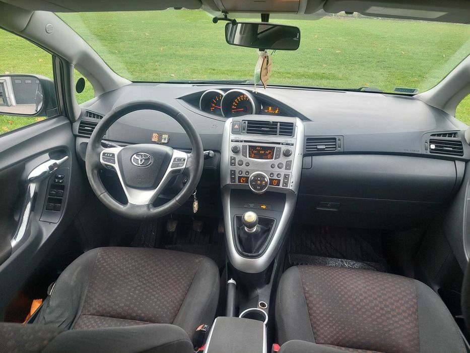 Toyota Verso 2010r.