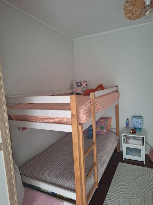 Cama/ beliche pouco uso c os 2 colchoes incluindos