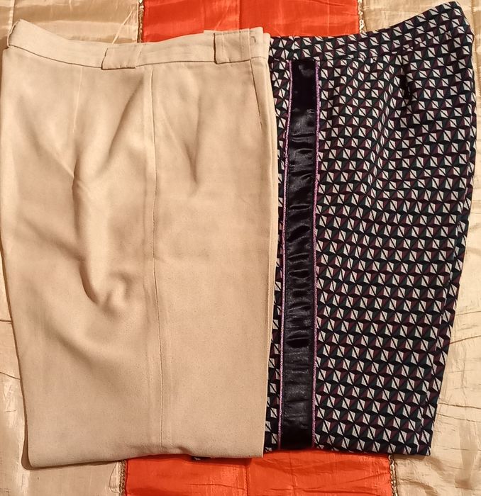 2 Calças, 1 creme da Stressmoda e outra tipo cetim c/ padrão