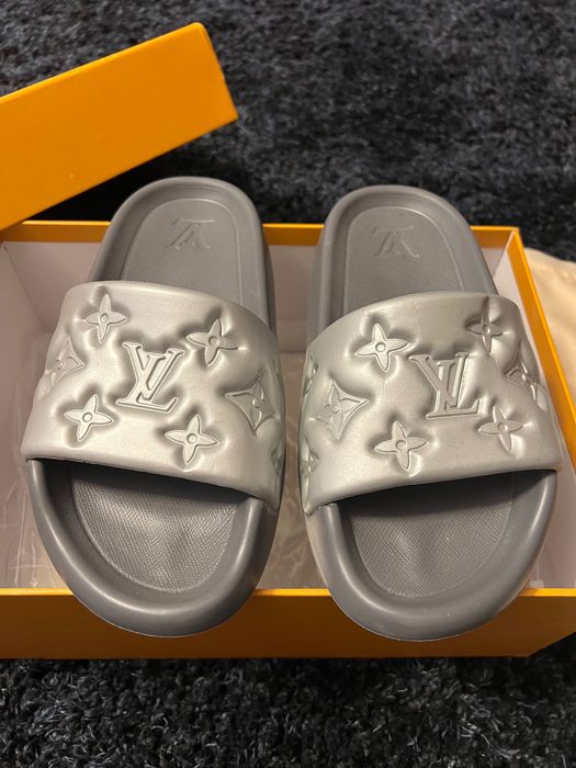 LV klapki waterfront mule wodoodporne szare srebrne