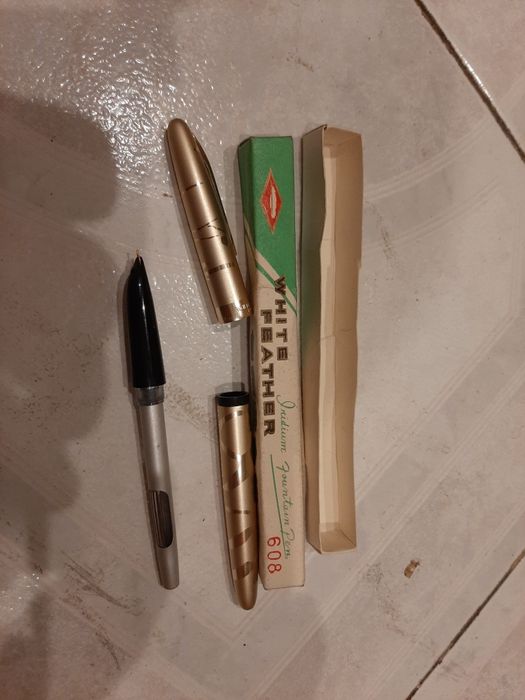 Ручка перьевая с золотым пером