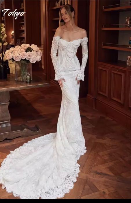 Розкішна сукня, витончена