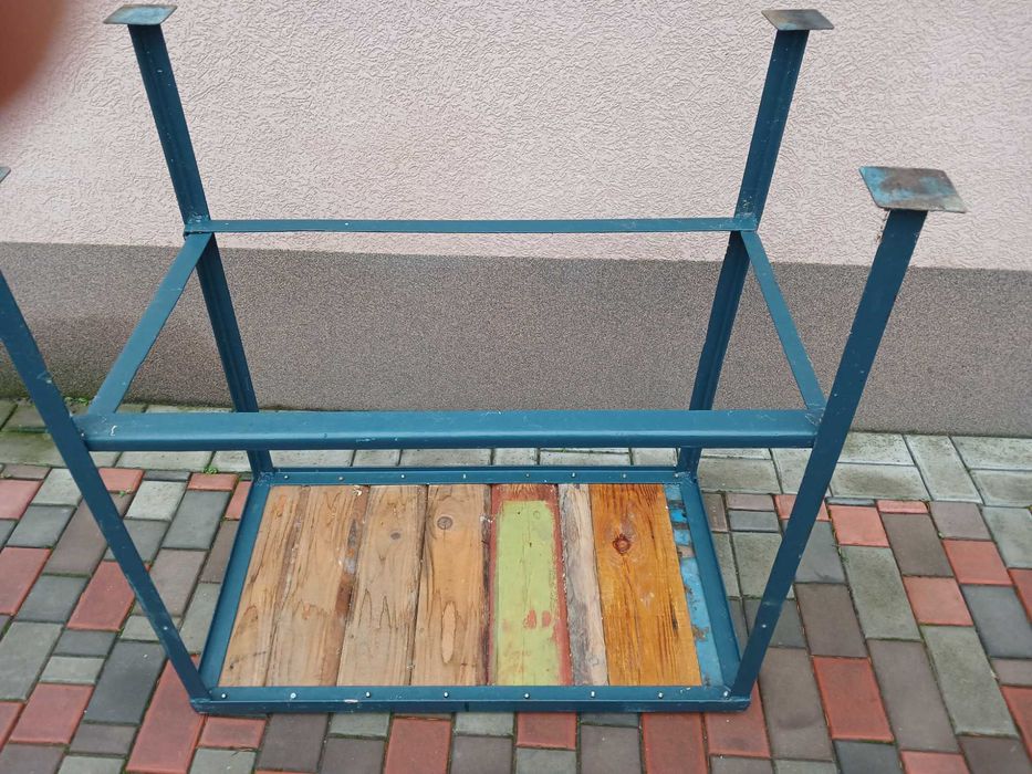 Продам столик для гаража