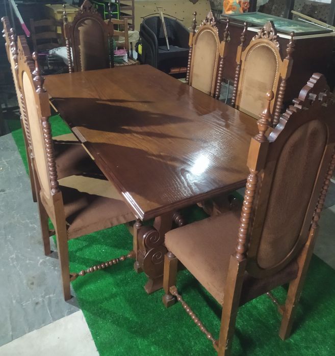 Mesa de jantar antiga