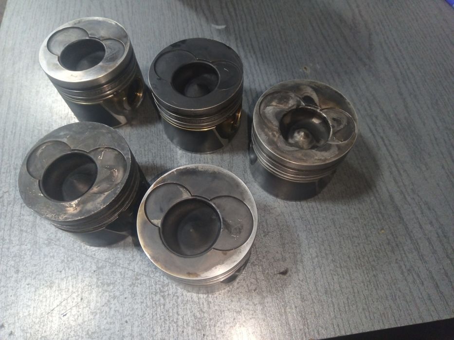 Комплект поршнів LT35