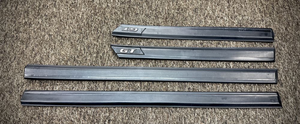 Komplet oryginalnych listew drzwiowych Vw Golf mk3 GT 5d.