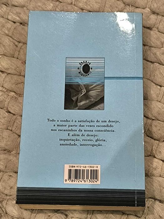 Livro "Como Interpretar os Sonhos" de Clara Chambelle